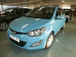 Ljusblå (blå) Begagnad 2015 Hyundai i20 Premium Halvkombi | 77 800 kr (Marknadspris)
