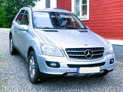 Silver Begagnad 2006 Mercedes ML500 SUV | 125 000 kr