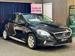 Svart Begagnad 2013 Volvo V40 CC Momentum Kombi | 119 900 kr (Marknadspris)