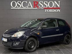 Blå Begagnad 2006 Ford Fiesta Halvkombi | 24 800 kr (Marknadspris)