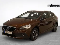 Brun Begagnad 2018 Volvo V40 CC Kombi | 179 000 kr (Marknadspris)