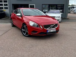Röd Begagnad 2013 Volvo S60 R-Design Sedan | 119 900 kr (Superpris)