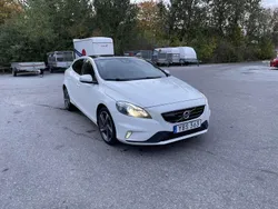 Vit Begagnad 2016 Volvo V40 R-Design Kombi | 145 000 kr (Marknadspris)