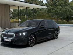 Svart Ny 2025 BMW 550e Efficient Dynamics Kombi | 1 029 500 kr (Marknadspris)