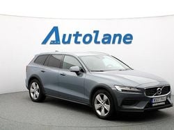 Grå Begagnad 2022 Volvo V60 CC Momentum Kombi | 284 900 kr (Bra pris)