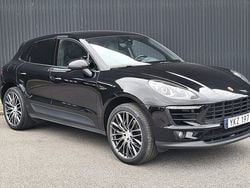 Grå (svart) Begagnad 2017 Porsche Macan SUV | 349 900 kr (Marknadspris)