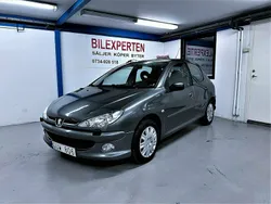 Grå Begagnad 2008 Peugeot 206 Halvkombi | 23 900 kr (Marknadspris)