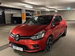 Röd Begagnad 2017 Renault Clio IV Intens Halvkombi | 84 000 kr (Marknadspris)