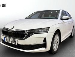 Vit Begagnad 2025 Skoda Octavia Selection Kombi | 314 900 kr (Dyr)