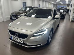 Ljusbrun Begagnad 2017 Volvo V40 Momentum Halvkombi | 157 000 kr (Marknadspris)