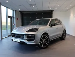 Silver Ny 2025 Porsche Cayenne SUV | 1 540 500 kr (Marknadspris)