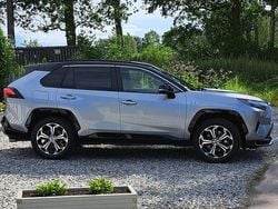 Två lackfärg metallic (grå +svart) Begagnad 2022 Toyota RAV4 Premium SUV | 465 000 kr (Marknadspris)