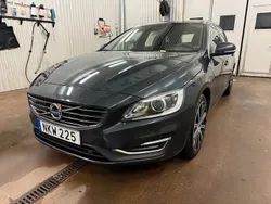 Grå Begagnad 2018 Volvo V60 Standard Kombi | 179 500 kr (Marknadspris)
