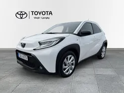 Vit Begagnad 2023 Toyota Aygo X-play Halvkombi | 189 000 kr (Marknadspris)