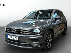 Grå Begagnad 2018 VW Tiguan Executive SUV | 284 900 kr (Marknadspris)