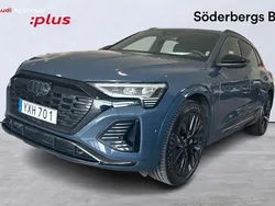 Blå (plasmablå metallic) Begagnad 2024 Audi Q8 e-tron S-Line SUV | 669 000 kr (Marknadspris)