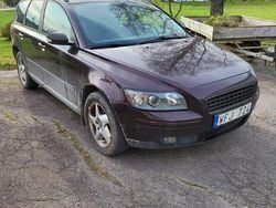 Röd Begagnad 2005 Volvo V50 Kinetic Kombi | 12 000 kr (Marknadspris)