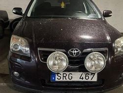 Röd Begagnad 2006 Toyota Avensis Kombi | 12 000 kr (Superpris)