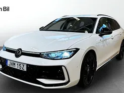 Vit Begagnad 2024 VW Passat R-line Kombi | 469 900 kr