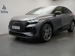 Grå Begagnad 2022 Audi Q4 Sportback e-tron SUV | 474 900 kr (Superpris)