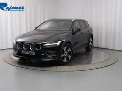Svart Begagnad 2022 Volvo V60 CC Kombi | 349 900 kr (Marknadspris)