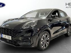 Svart (black) Begagnad 2021 Ford Puma Gen-E ST-Line SUV | 224 900 kr (Marknadspris)