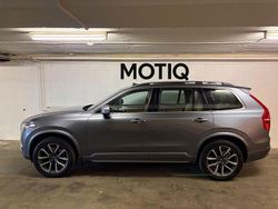 Grå Begagnad 2018 Volvo XC90 Momentum SUV | 349 900 kr (Marknadspris)