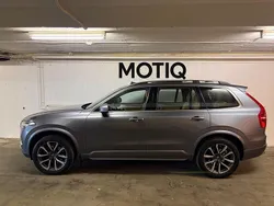 Grå Begagnad 2018 Volvo XC90 Momentum SUV | 349 900 kr (Marknadspris)