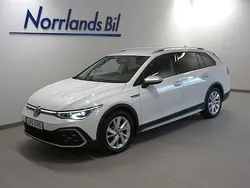 Vit (pure white) Begagnad 2022 VW Golf Alltrack Kombi | 269 900 kr (Marknadspris)