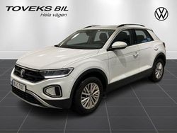Pure white Begagnad 2022 VW T-Roc Life SUV | 219 900 kr (Marknadspris)