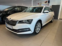 Vit (candy white) Begagnad 2021 Skoda Superb Style Kombi | 229 900 kr