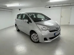 Silver Begagnad 2014 Toyota Verso-S Multidrive S Minibuss | 69 000 kr (Marknadspris)