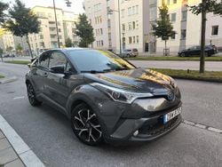 Grå Begagnad 2018 Toyota C-HR Style SUV | 144 000 kr (Bra pris)