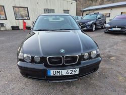 Svart Begagnad 2003 BMW 318 Halvkombi | 29 500 kr (Marknadspris)