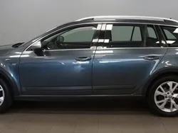 Grå Begagnad 2015 Skoda Octavia Scout Kombi | 89 000 kr (Marknadspris)