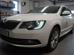 Vit Begagnad 2014 Skoda Superb Elegance Kombi | 119 500 kr (Lite dyr)
