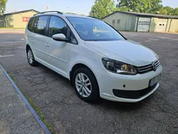 Vit Begagnad 2013 VW Touran Minibuss | 79 000 kr (Marknadspris)