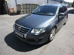Ljusgrå Begagnad 2010 VW Passat Highline Kombi | 1 000 kr