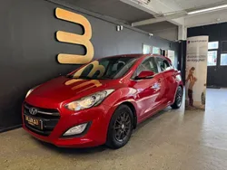 Röd Begagnad 2016 Hyundai i30 Comfort Halvkombi | 99 900 kr (Bra pris)