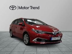 Mörkröd (röd) Begagnad 2015 Toyota Auris Touring Sports Executive Kombi | 164 900 kr (Bra pris)