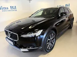 Svart Begagnad 2021 Volvo V90 CC Momentum Kombi | 385 000 kr (Marknadspris)