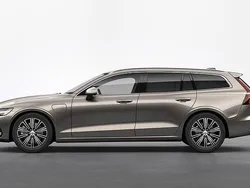 Grå Begagnad 2021 Volvo V60 Inscription Kombi | 329 500 kr (Marknadspris)