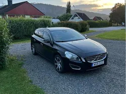 Svart Begagnad 2012 Volvo V60 Kombi | 105 000 kr (Marknadspris)