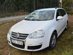 Vit Begagnad 2009 VW Golf Kombi | 25 000 kr (Lite dyr)