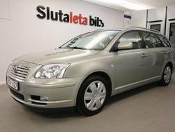 Ljusgrön Begagnad 2003 Toyota Avensis Kombi | 49 900 kr (Lite dyr)