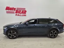 Mörkblå (mblå) Begagnad 2022 Volvo V90 CC Inscription Kombi | 449 900 kr (Lite dyr)