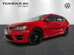 Röd Begagnad 2015 VW Golf VII R Sedan | 269 900 kr (Lite dyr)