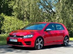 Röd Begagnad 2015 VW Golf VII R Halvkombi | 194 900 kr (Marknadspris)