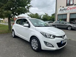Vit Begagnad 2014 Hyundai i20 Premium Halvkombi | 54 000 kr (Marknadspris)
