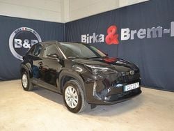Svart Begagnad 2024 Toyota Yaris Cross SUV | 279 900 kr (Superpris)